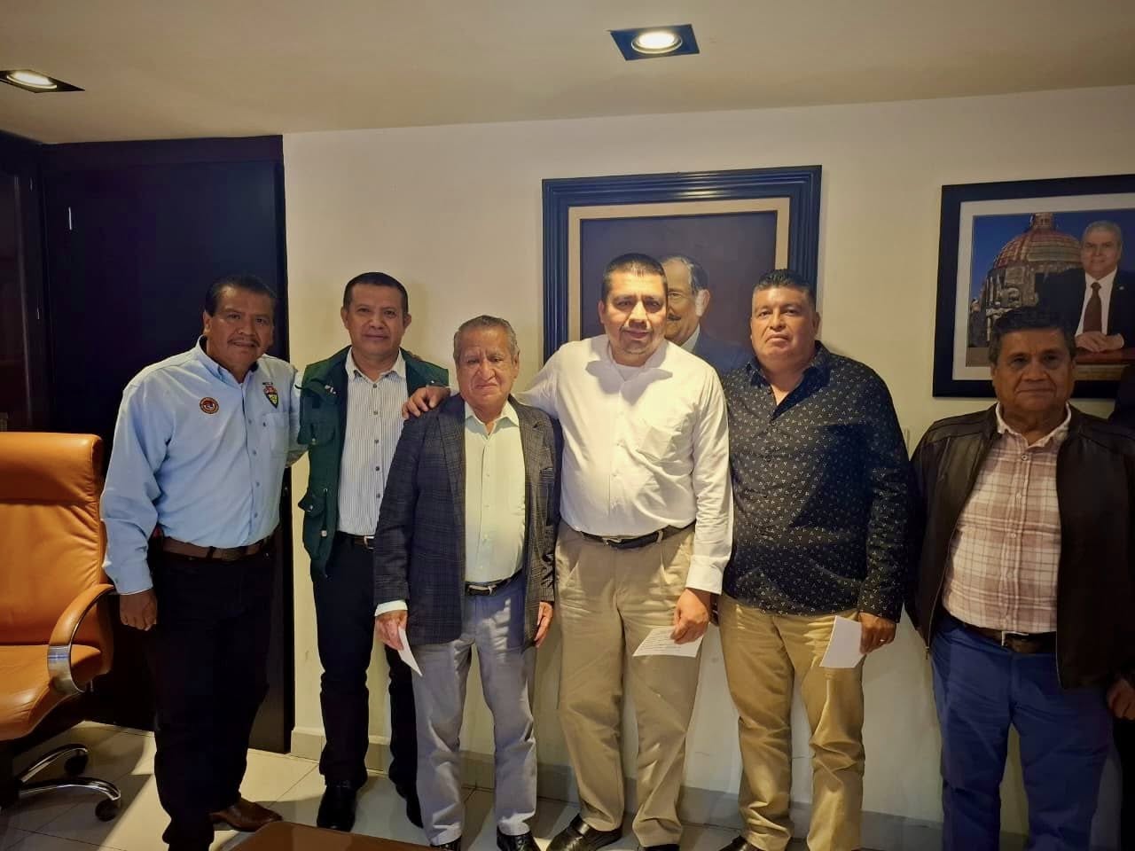 reunión de trabajo con Lorenzo Pale Mendoza, Secretario General del Sindicato Nacional de Trabajadores de la Industria Azucarera y C. Raúl Marroquín