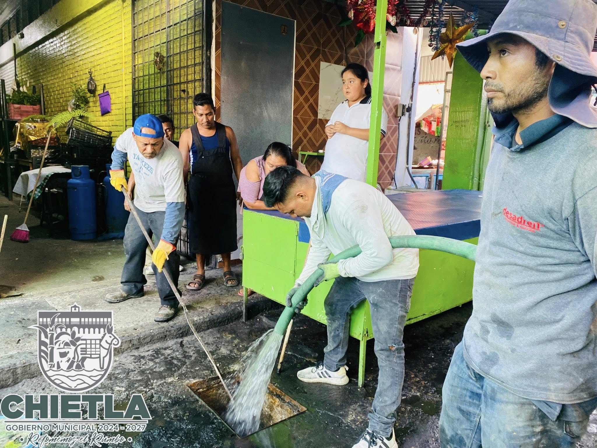 Se realizó trabajos de mantenimiento del drenaje sanitario